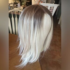 NEW Alyson short never worn glueless lacefront wig high quality synthetic blonde